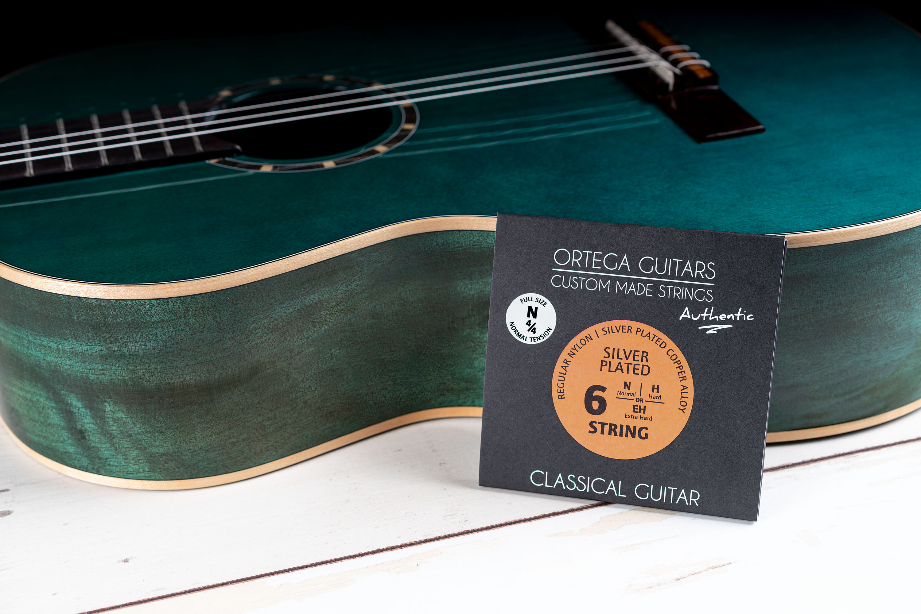 ORTEGA Custom Made Strings Authentic 4/4 Mensur - Konzertgitarre 6 String
